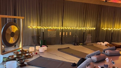 Hatha Flow Yoga - mit Schwung ins Wochenende mit Julia